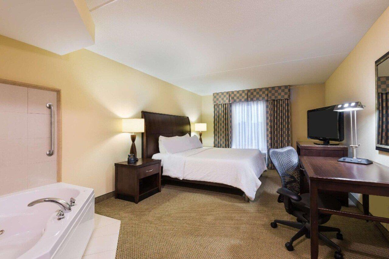 Hilton Garden Inn Waldorf Esterno foto