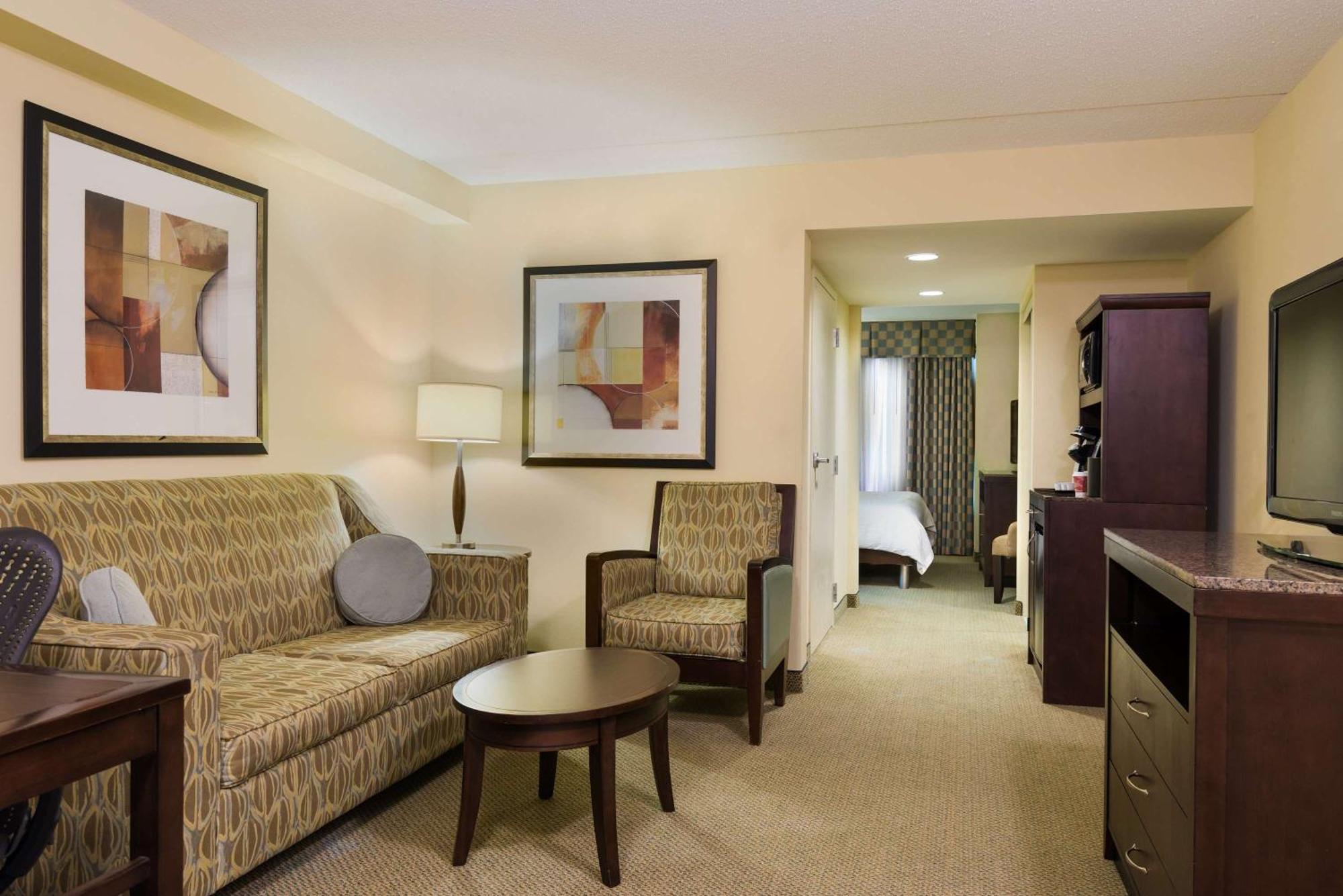 Hilton Garden Inn Waldorf Esterno foto