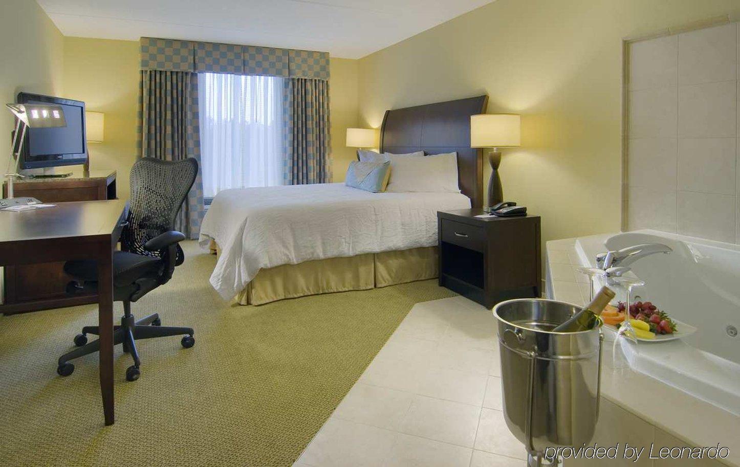 Hilton Garden Inn Waldorf Camera foto